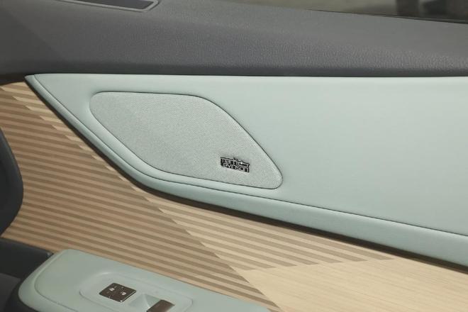 全新雷克萨斯ES纯电版解读:尺寸、内饰全面升级,外观却引争议?(图8) 雷克萨斯es报价及图片_雷克萨斯ES混动与纯电动策略_第八代雷克萨斯ES纯电版设计