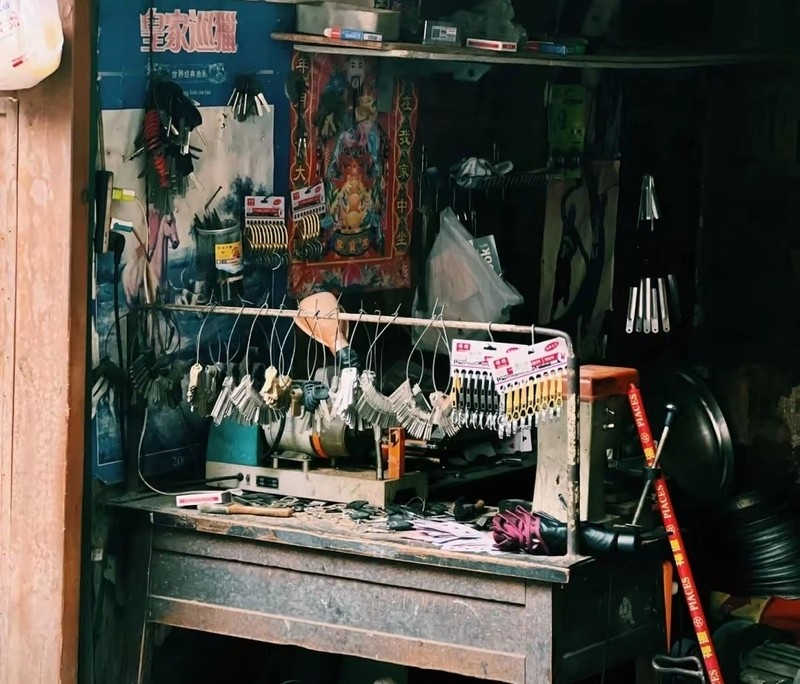 83年我考取师专后,父亲却逼我去山里学做木工,我一辈子感激父(图3) 父亲逼我学木工_装潢木工学徒_学木工的父爱