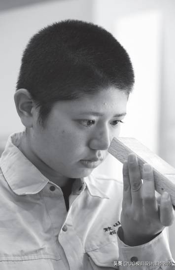 无论男女一律剃寸头!禁止员工恋爱!34人的小作坊,年入11个亿(图13) 秋山木工 学徒制度 匠人精神_装潢木工学徒