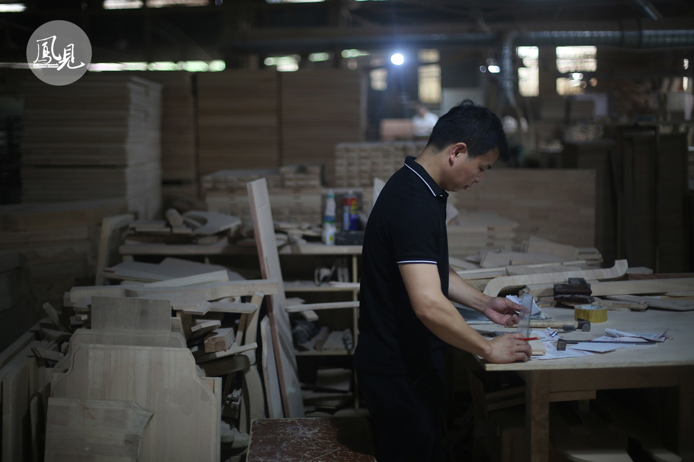 凤见第174期:南康木匠的手艺与守艺(图3) 装潢木工学徒_南康家具产业发展历程_吉师傅木匠学徒经历