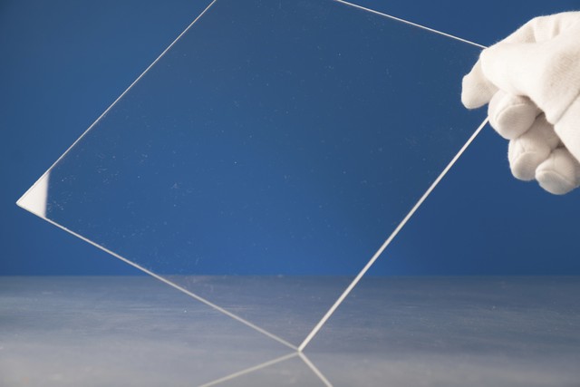 艺术玻璃的奇妙世界:27种玻璃类型一网打尽,附安装实用指南(图5) 玻璃安装规范_瓷砖浮雕可以贴玻璃吗_玻璃类型用途