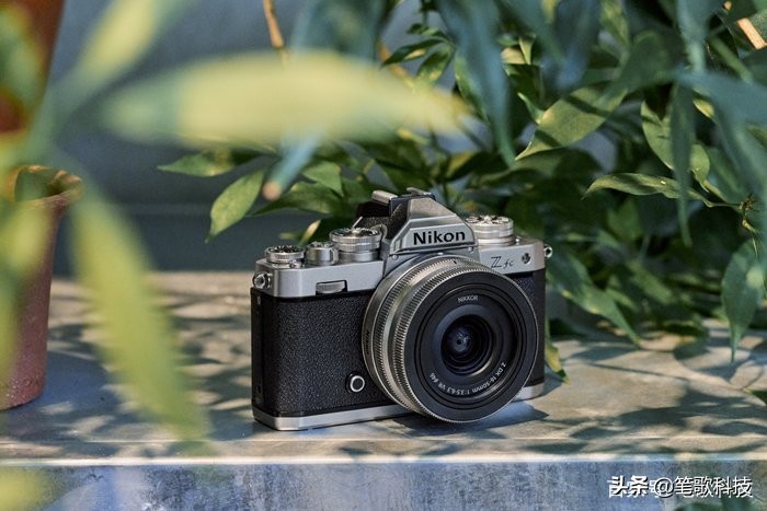 尼康Zfc微单数码相机配件厂商投怀送抱_中国品牌数码相机_尼康Zfc微单数码相机复古经典设计工艺