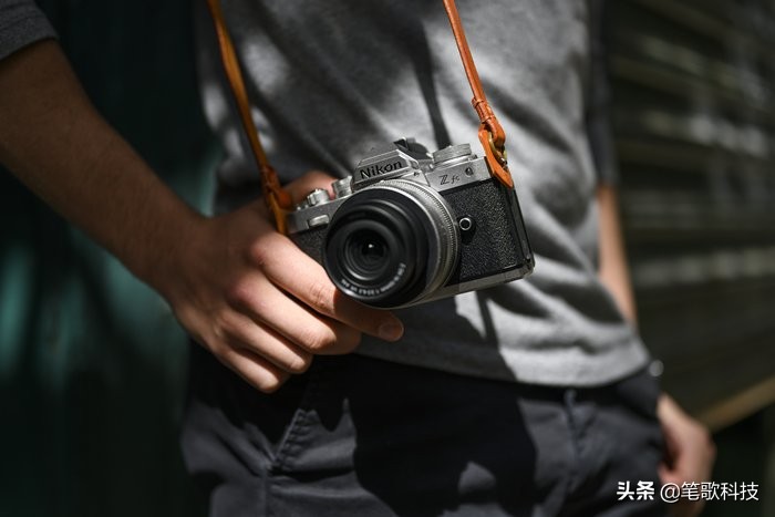尼康Zfc微单数码相机复古经典设计工艺_中国品牌数码相机_尼康Zfc微单数码相机配件厂商投怀送抱