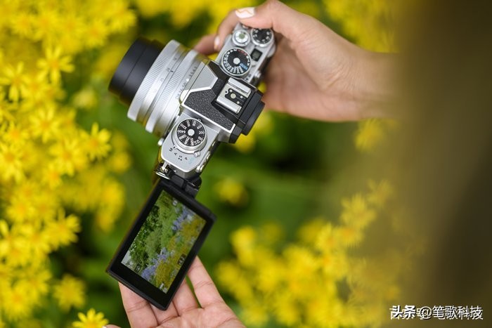 尼康Zfc微单数码相机复古经典设计工艺_中国品牌数码相机_尼康Zfc微单数码相机配件厂商投怀送抱