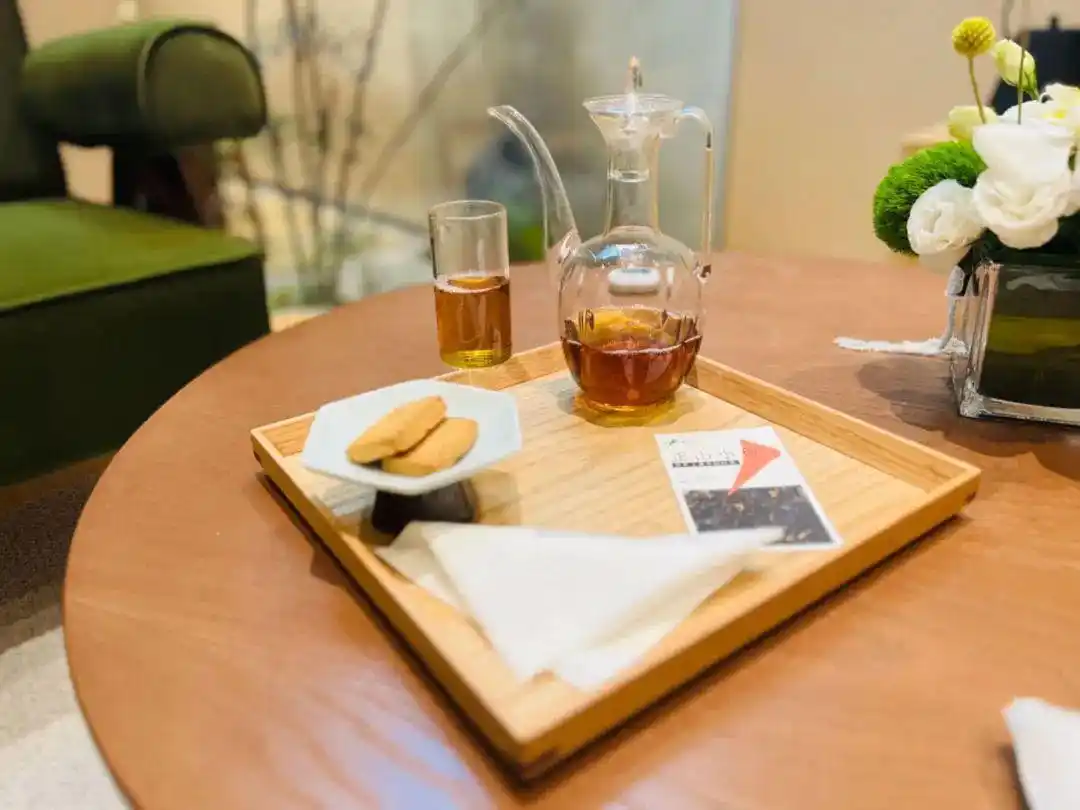 传统+现代,这家新中式茶馆“野”给你看(图7) 北外滩茶馆 野小白 传统文化现代茶文化_开间茶馆装修图片