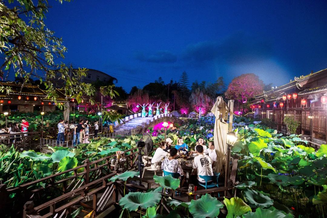 非遗拾珠 | 四代人的精心打磨,才有了如今的鲜香麻辣!(内含福利)(图13) 鲜龙井火锅公园_绿色阳台后院园林火锅_鲜龙井火锅底料制作技艺