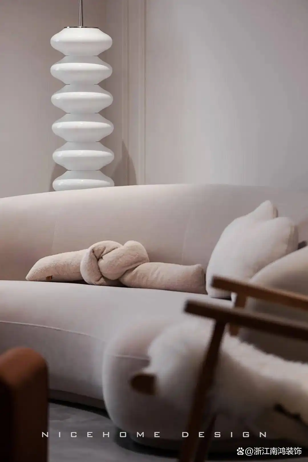 问了10个设计师,今年都推荐它:轻法式,香!(图20) 澳大利亚装修风格_轻法式风格配色技巧_轻法式装修攻略