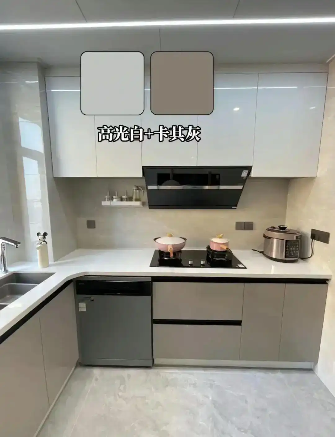 5套2024流行的厨房配色方案,还不会选配色的赶紧收藏(图6) 厨房配色方案_2024橱柜颜色趋势_橱柜巧克力板颜色大全
