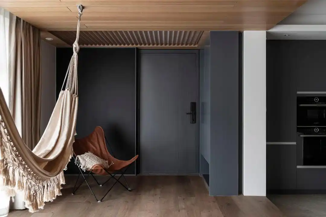 成都夫妇买下大横厅户型,坚持阳台垫高10公分,住过才知有多爽!(图2) 客餐厅互动空间布局_大横厅户型设计_成都地暖装修