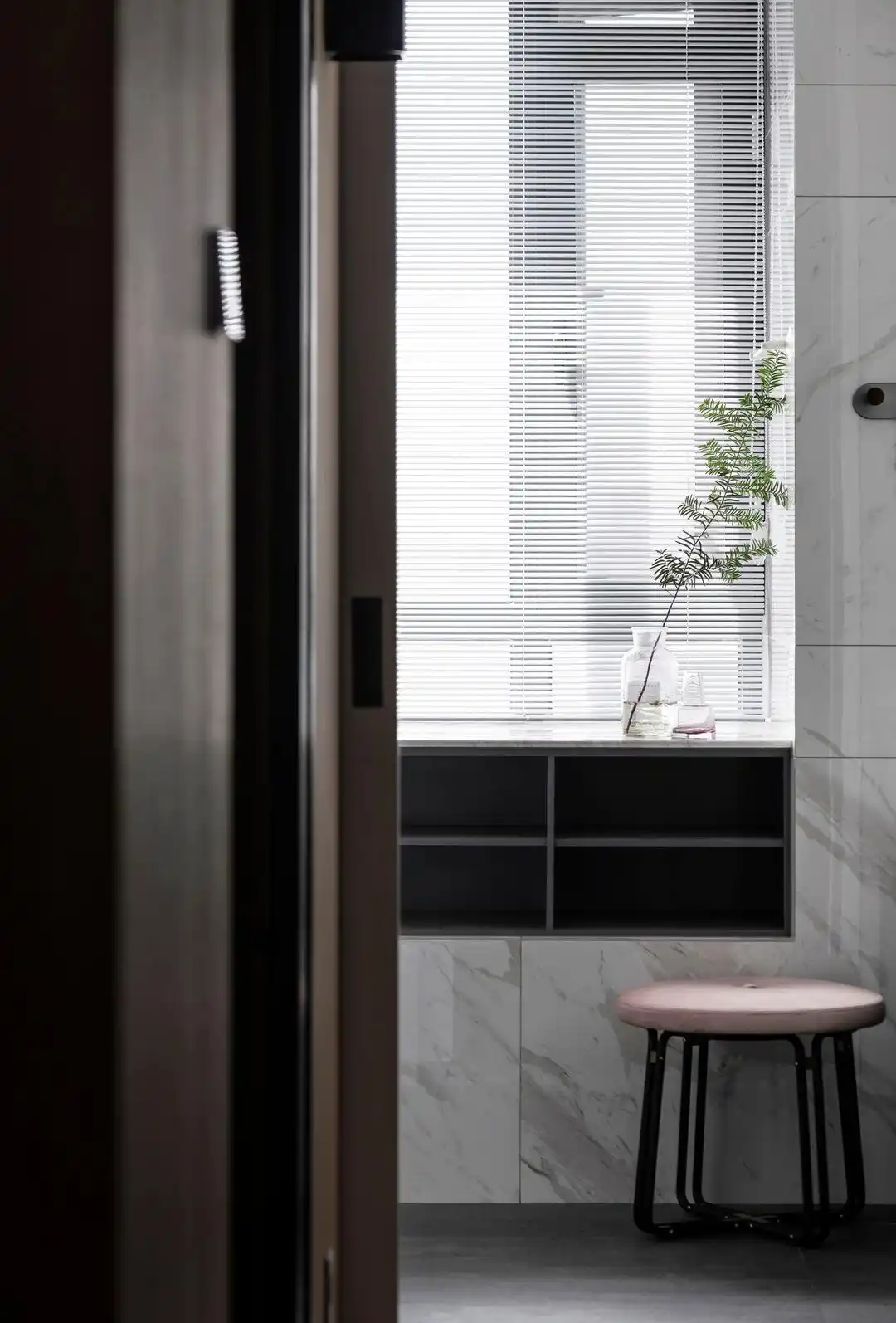 成都夫妇买下大横厅户型,坚持阳台垫高10公分,住过才知有多爽!(图17) 客餐厅互动空间布局_大横厅户型设计_成都地暖装修