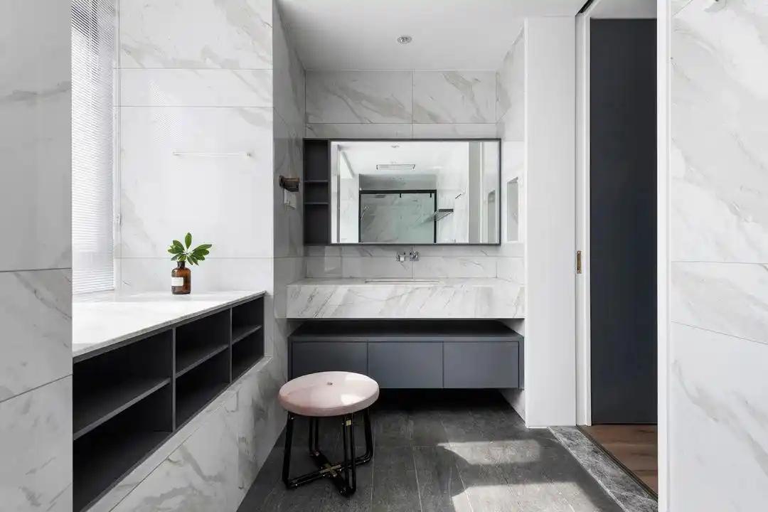 成都夫妇买下大横厅户型,坚持阳台垫高10公分,住过才知有多爽!(图18) 成都地暖装修_客餐厅互动空间布局_大横厅户型设计