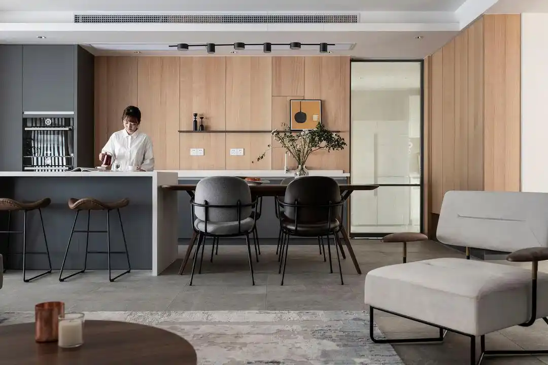 成都夫妇买下大横厅户型,坚持阳台垫高10公分,住过才知有多爽!(图4) 客餐厅互动空间布局_成都地暖装修_大横厅户型设计