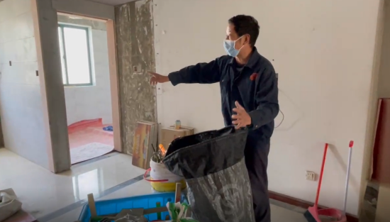 上海一装修工独自就地隔离20多天：明明可以走掉，但他却留了下来