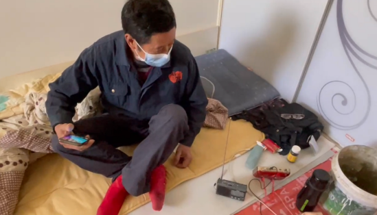 上海一装修工独自就地隔离20多天:明明可以走掉,但他却留了下来(图4) 疫情期间独自坚守施工小区的装修师傅_装修师傅_疫情期间主动留下帮助防疫的装修师傅