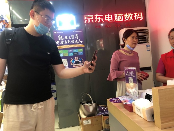 京东电脑数码店618线下店:“满天星计划”掀线下嗨购热潮(图3) 四川数码电子产品批发市场_京东电脑数码618线下活动_京东电脑数码专卖店618促销