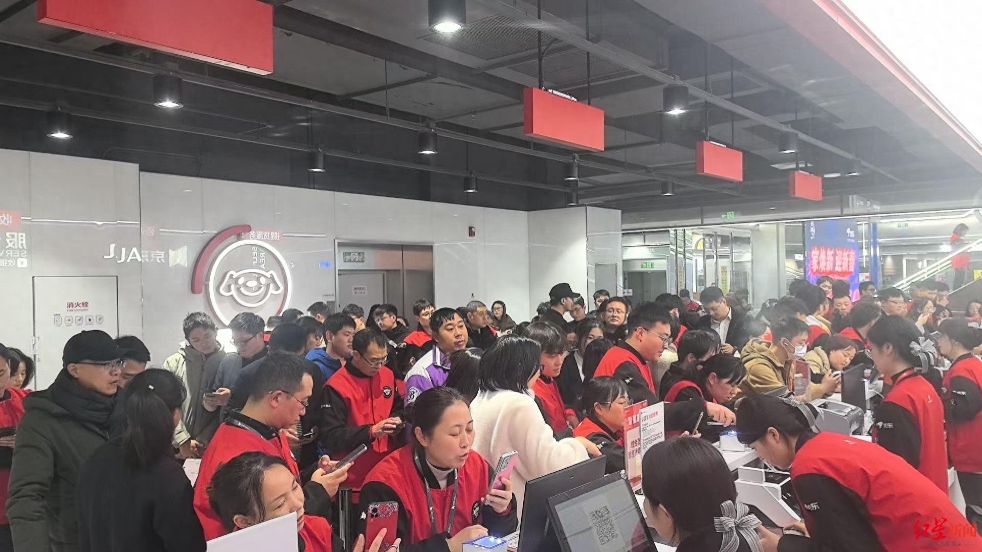 购新补贴拉动春节消费4.4亿元！成都3C数码产品“卖疯了”，有商家营业到深夜12点