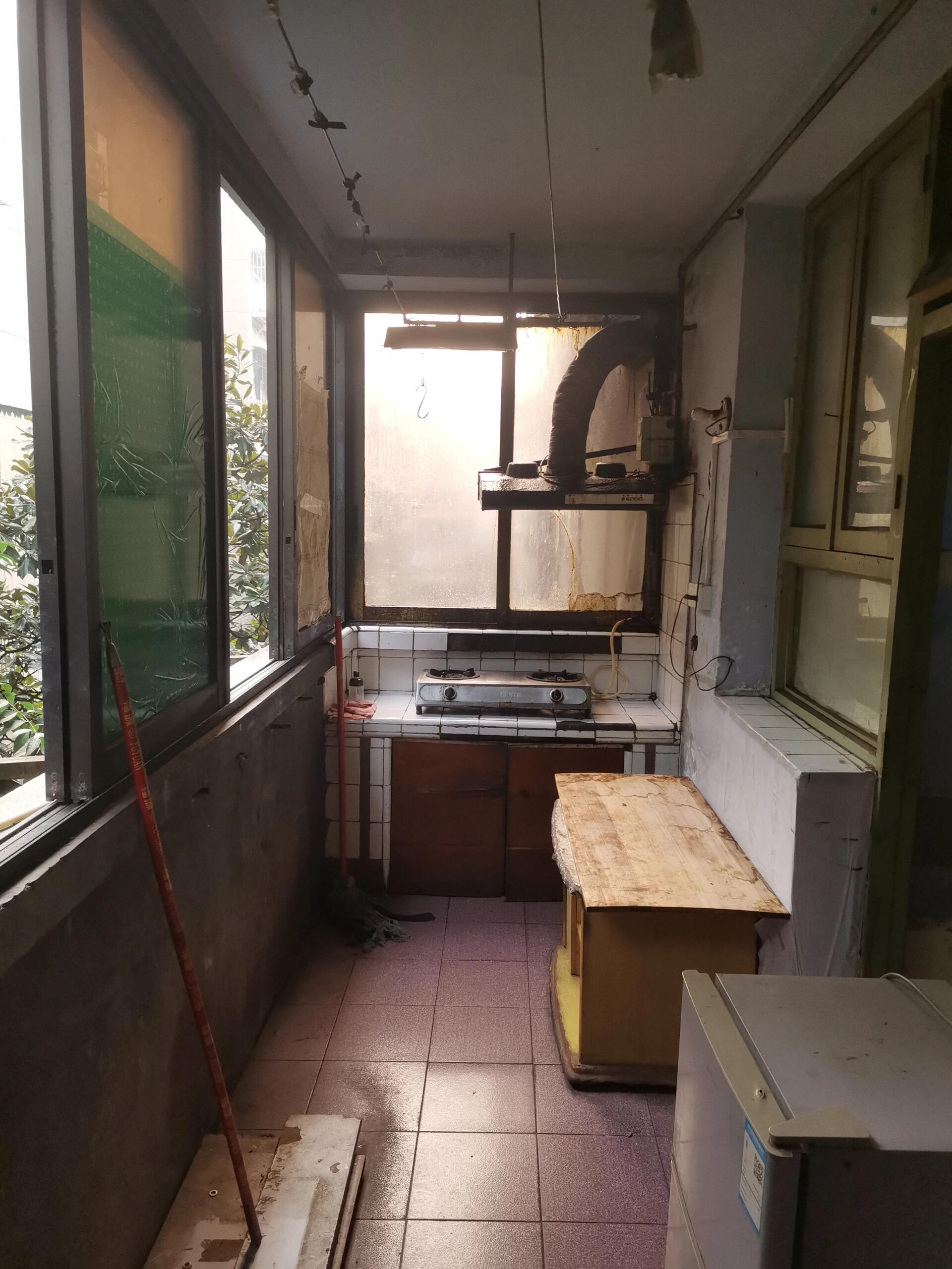 老破小别放弃!5w爆改50㎡成都东风路旧房,通透感翻倍攻略(图3) 成都50平米老房改造_成都软装批发_复古小窝装修案例