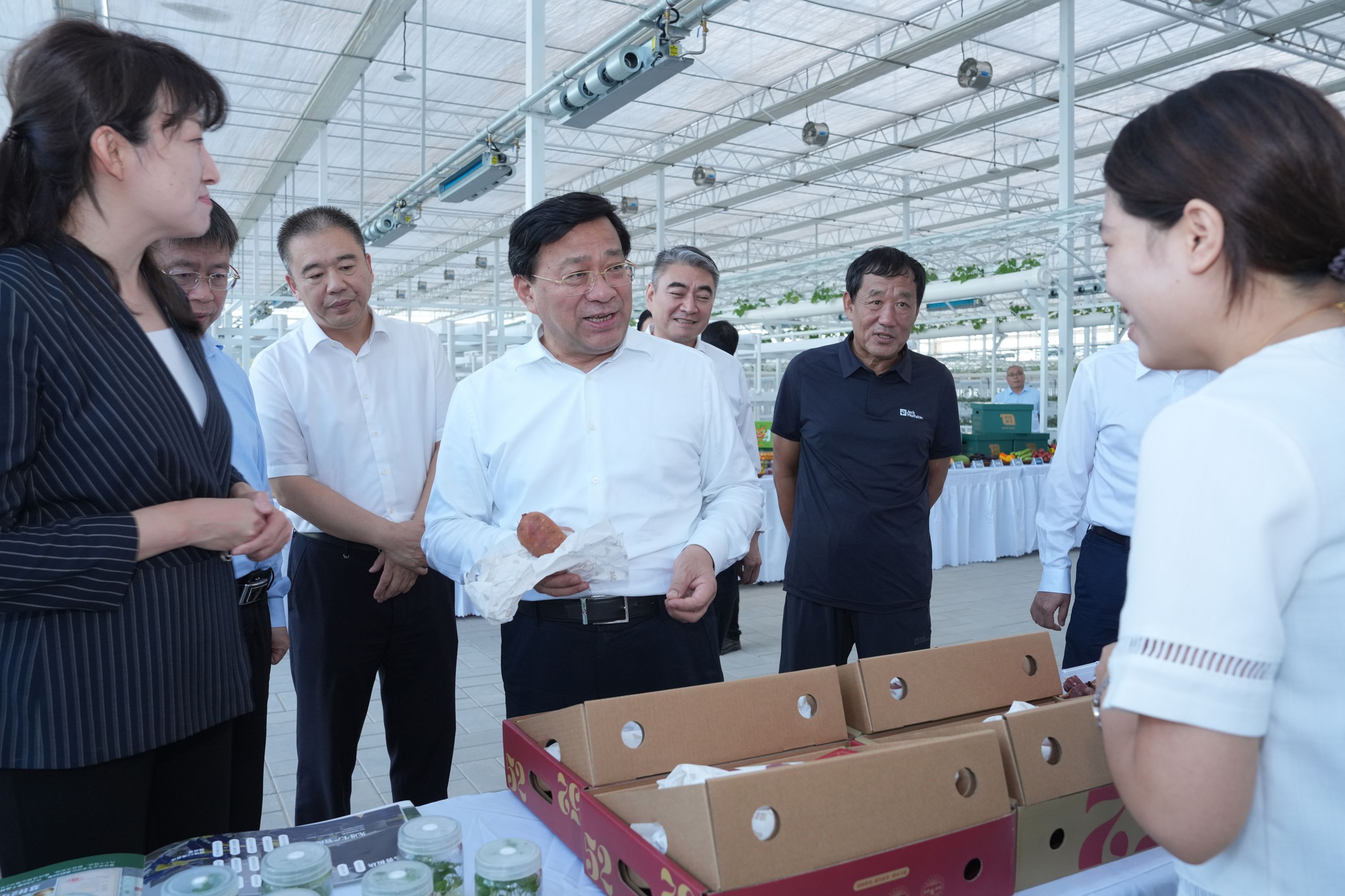 韩俊在河北调研时强调 全力以赴夺取秋粮丰收 大力推动智慧农业发展(图3) 农业防灾减灾救灾_河北农业网站_智慧农业发展