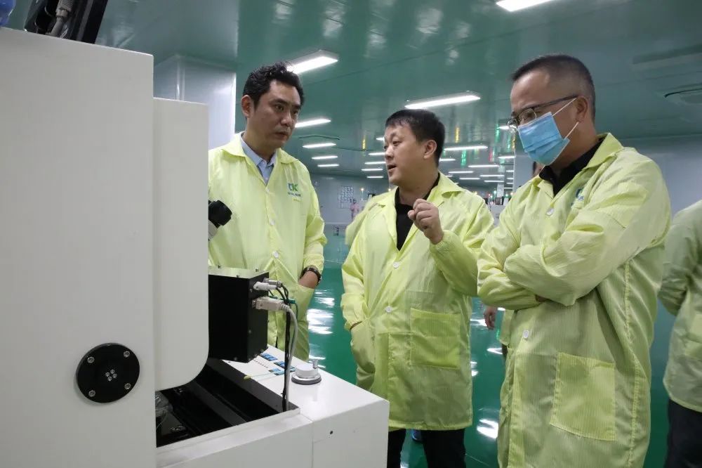 桂林电子科技大学校友会企业家代表到市工业园区考察(图3) 广西来宾市工业园区招商引资政策_桂林电子科技大学大学生创业_桂林电子科技大学校友会企业家代表来宾市工业园区考察