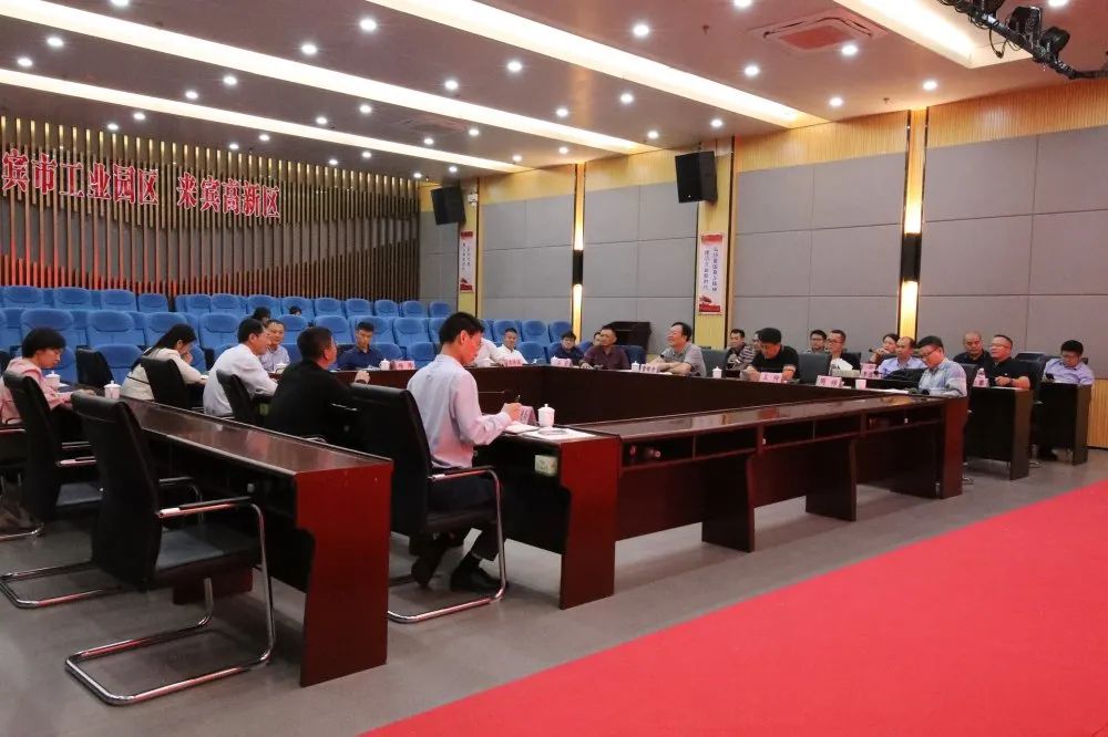 桂林电子科技大学校友会企业家代表到市工业园区考察(图8) 桂林电子科技大学校友会企业家代表来宾市工业园区考察_广西来宾市工业园区招商引资政策_桂林电子科技大学大学生创业