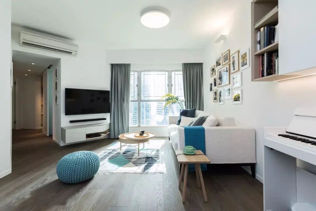 小户型客厅设计指南:简约风为主,省钱又显大,8 个实用案例参考(图6) 简约北欧客厅布置_家装客厅简约效果图_小户型客厅设计