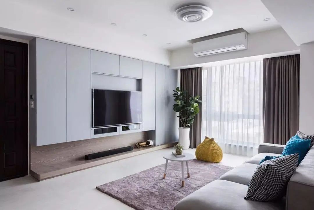 小户型客厅设计指南:简约风为主,省钱又显大,8 个实用案例参考(图9) 小户型客厅设计_简约北欧客厅布置_家装客厅简约效果图