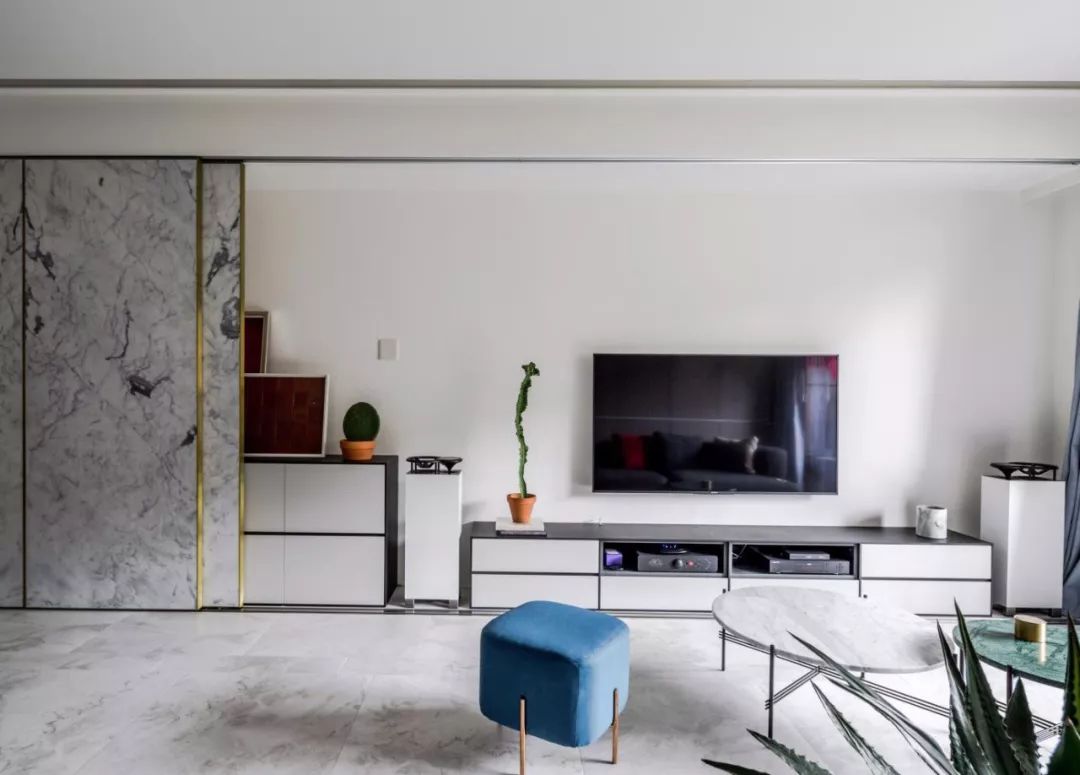 简洁大方的小户型客厅装修效果图,看下有你喜欢的吗?(图4) 小户型客厅设计效果图_小户型客厅收纳设计_家装客厅简约效果图