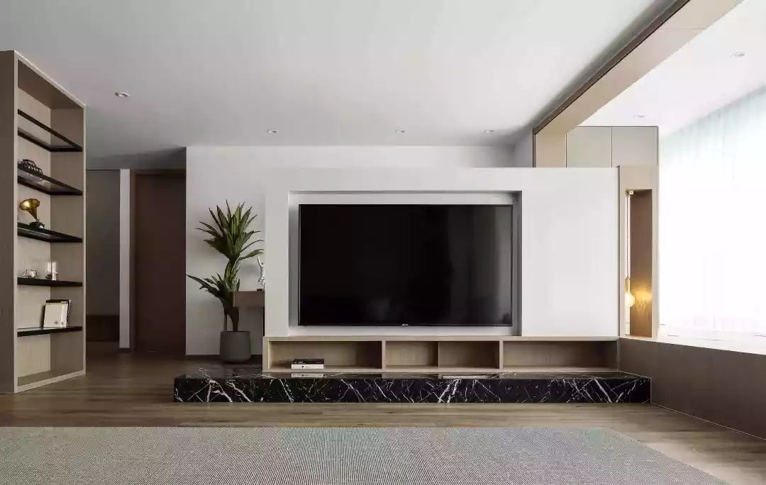 150㎡现代简约,客厅太宽敞,装个矮墙电视墙,隔出一个办公房(图2) 现代风格150平米装修_客厅矮墙电视墙设计_家装客厅简约效果图