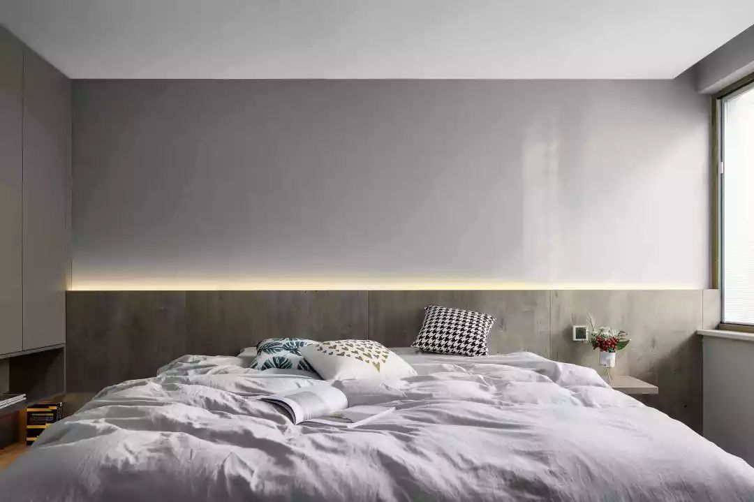 150㎡现代简约,客厅太宽敞,装个矮墙电视墙,隔出一个办公房(图12) 客厅矮墙电视墙设计_现代风格150平米装修_家装客厅简约效果图