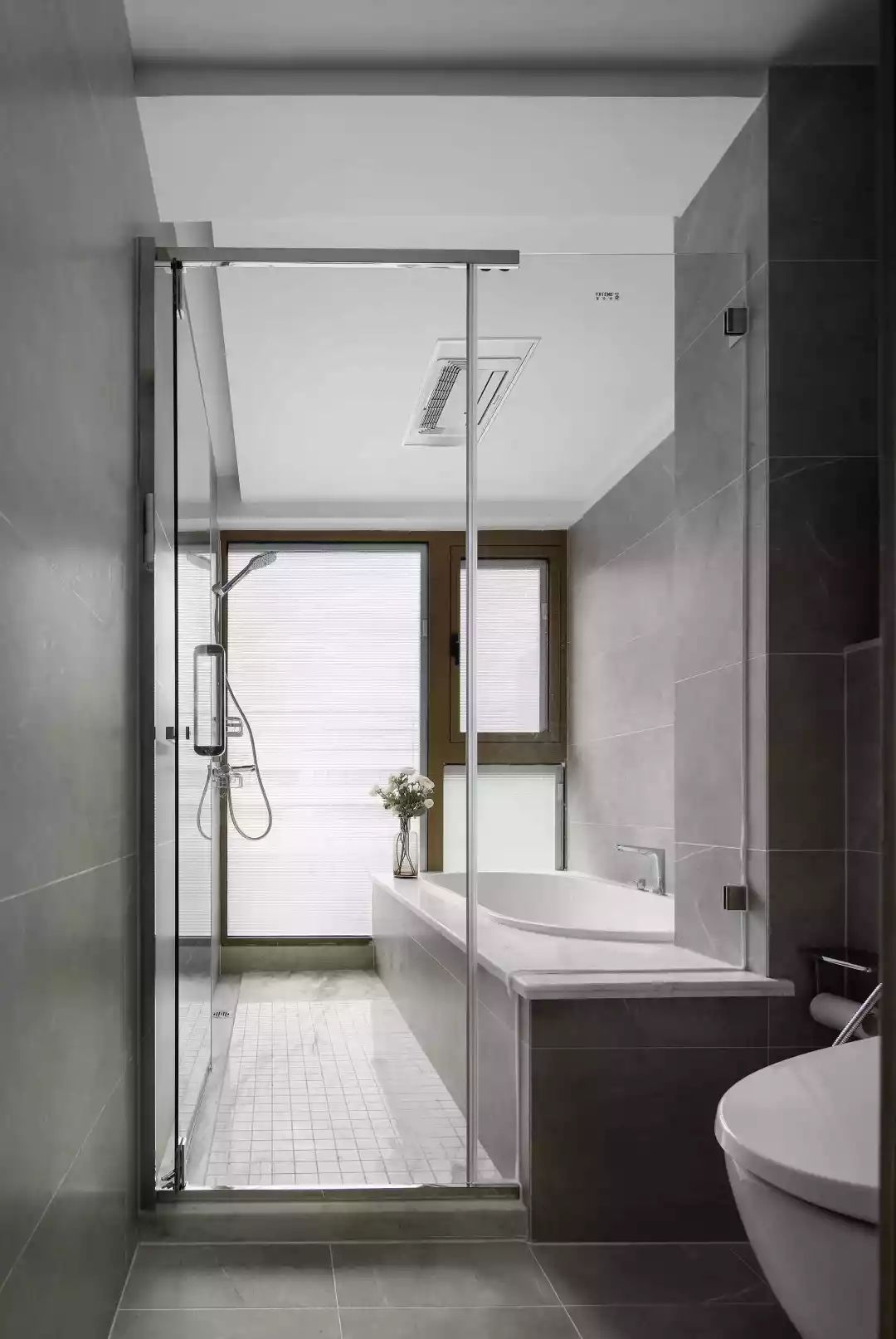 150㎡现代简约,客厅太宽敞,装个矮墙电视墙,隔出一个办公房(图13) 家装客厅简约效果图_客厅矮墙电视墙设计_现代风格150平米装修