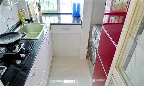 在我家厨房安装了一个阳台,老婆从此爱上做饭(图3) 厨房在阳台的装修效果图_小户型厨房阳台改造_厨房阳台设计效果