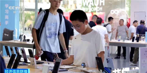 “开学经济”升温!多地学习产品迎销售旺季,联名文具、数码产品热销(图5) 开学季 家电卖场 销售旺季_数码 电子