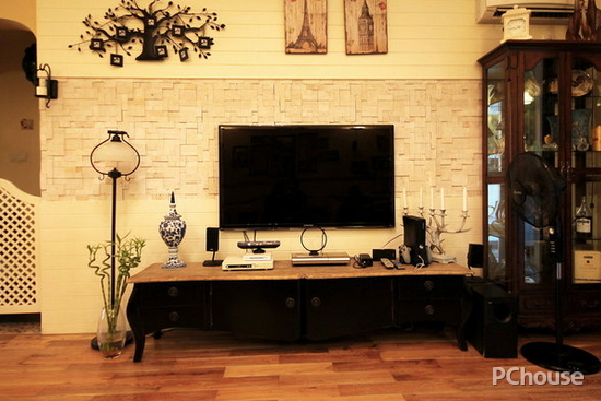 客厅瓷砖电视背景墙效果图(图2) 客厅瓷砖电视背景墙效果图