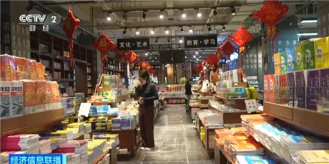 “开学经济”升温!多地学习产品迎销售旺季,联名文具、数码产品热销(图3) 河南郑州电子产品促销_开学季家电销售_数码 电子