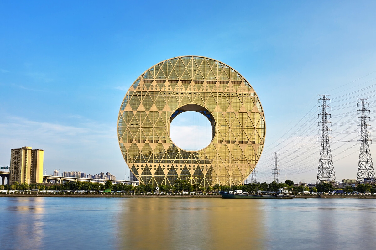 盘点国内20座奇特建筑,贵州独占4座,看完你还能想到哪?(图3) 中国千奇百怪建筑排名_玻璃钢房子图片_最丑建筑盘点