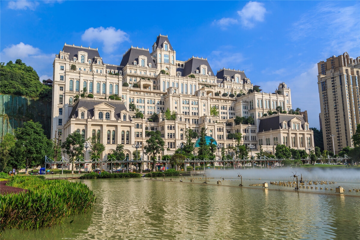 盘点国内20座奇特建筑,贵州独占4座,看完你还能想到哪?(图21) 中国千奇百怪建筑排名_最丑建筑盘点_玻璃钢房子图片