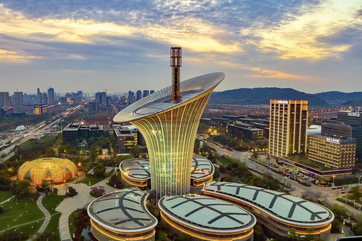 盘点国内20座奇特建筑,贵州独占4座,看完你还能想到哪?(图4) 玻璃钢房子图片_中国千奇百怪建筑排名_最丑建筑盘点