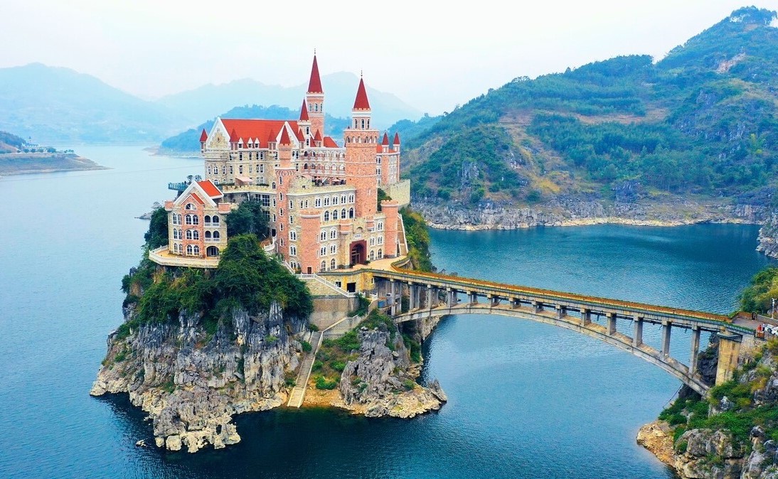 盘点国内20座奇特建筑,贵州独占4座,看完你还能想到哪?(图10) 玻璃钢房子图片_最丑建筑盘点_中国千奇百怪建筑排名