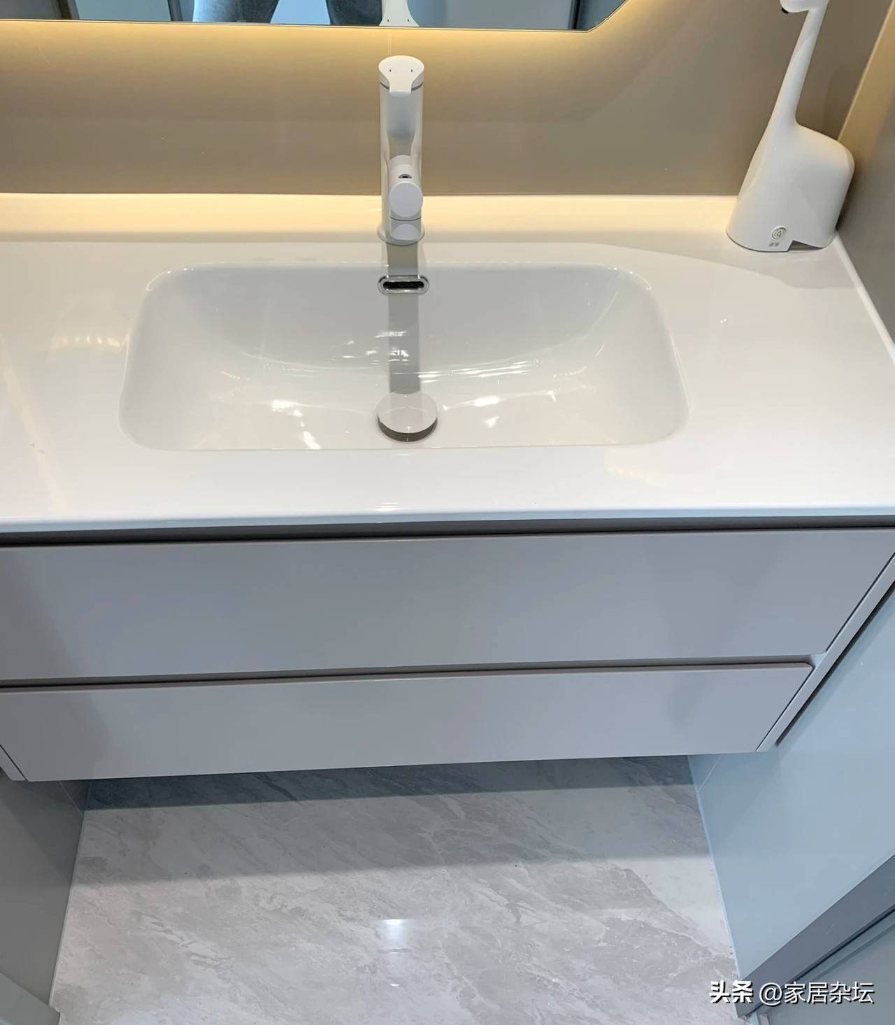 卫生间装修,建议一定做好这7点!家务量“不止减半”还耐用(图13) 卫生间装修减少家务量_卫生间瓷砖用美缝吗_浴室柜吊装设计