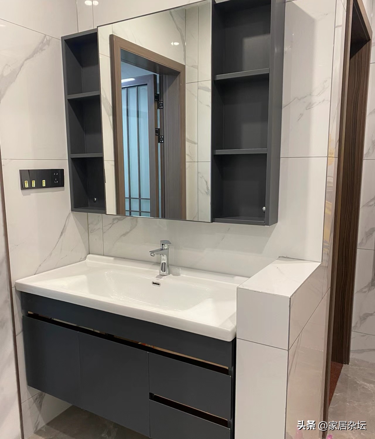 卫生间装修,建议一定做好这7点!家务量“不止减半”还耐用(图15) 浴室柜吊装设计_卫生间装修减少家务量_卫生间瓷砖用美缝吗