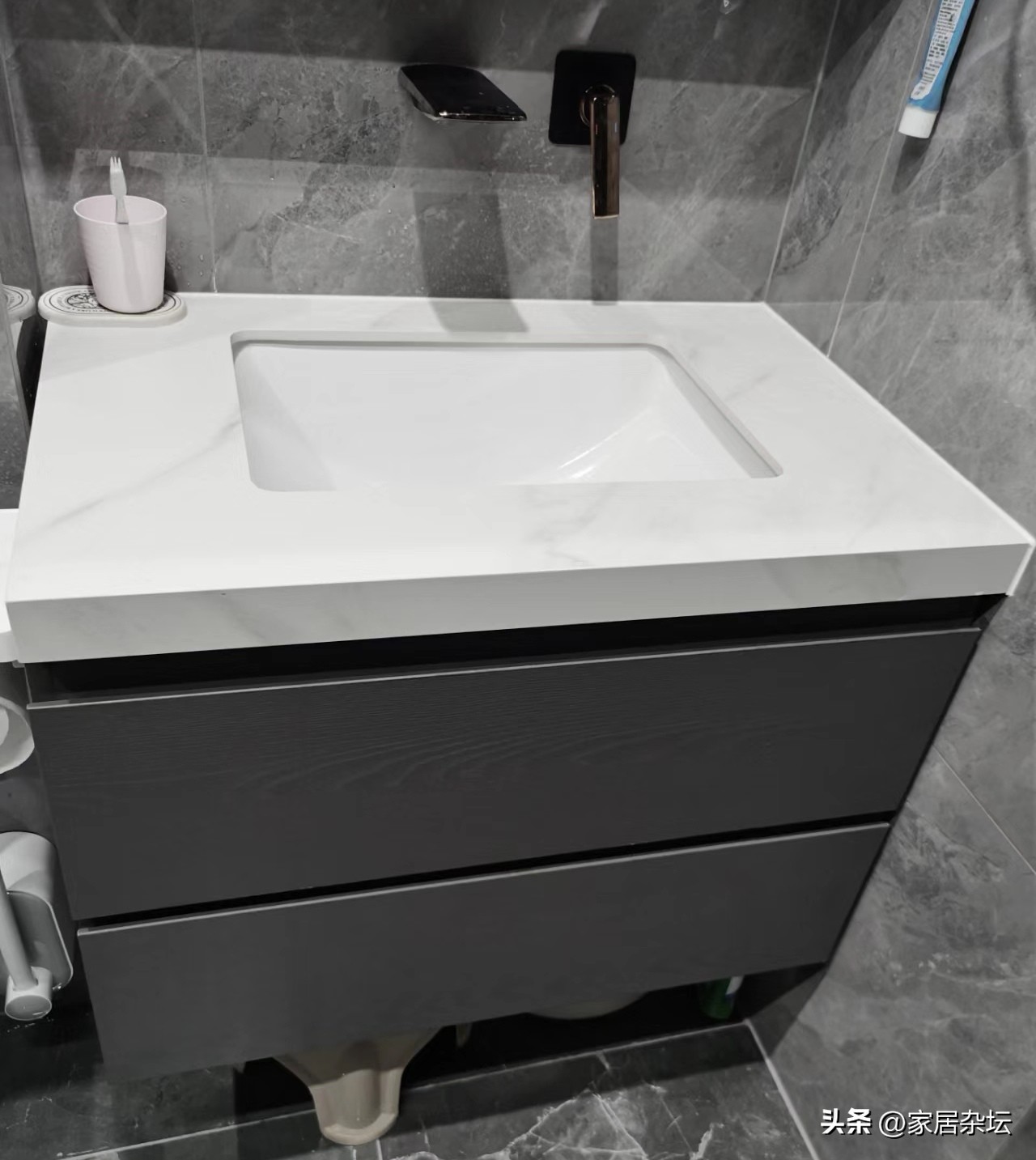 卫生间装修,建议一定做好这7点!家务量“不止减半”还耐用(图16) 卫生间装修减少家务量_卫生间瓷砖用美缝吗_浴室柜吊装设计