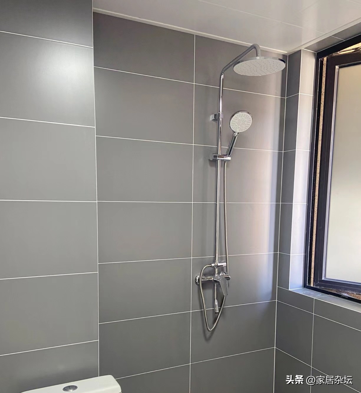 卫生间装修,建议一定做好这7点!家务量“不止减半”还耐用(图19) 浴室柜吊装设计_卫生间装修减少家务量_卫生间瓷砖用美缝吗