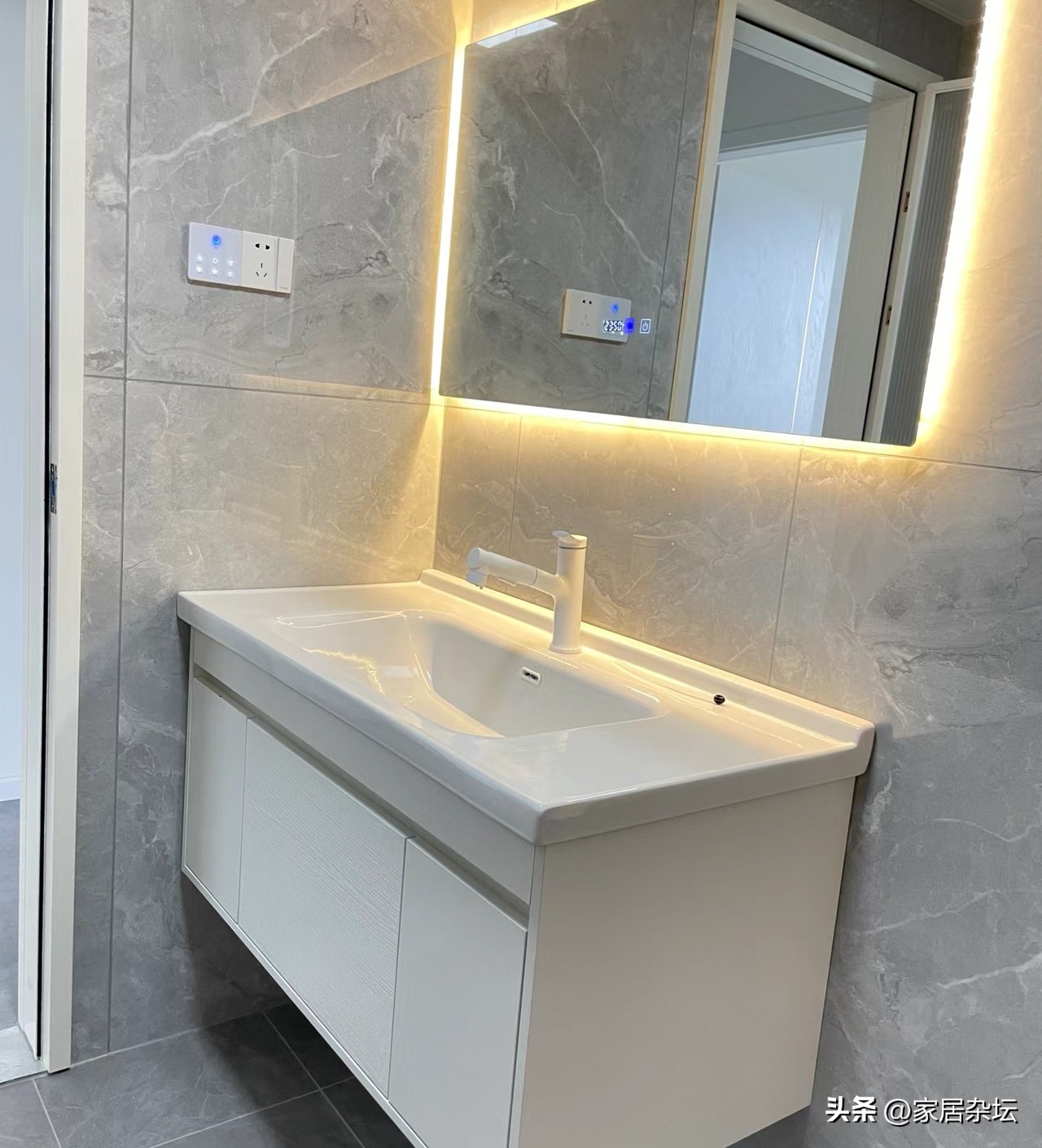 卫生间装修,建议一定做好这7点!家务量“不止减半”还耐用(图6) 卫生间装修减少家务量_浴室柜吊装设计_卫生间瓷砖用美缝吗