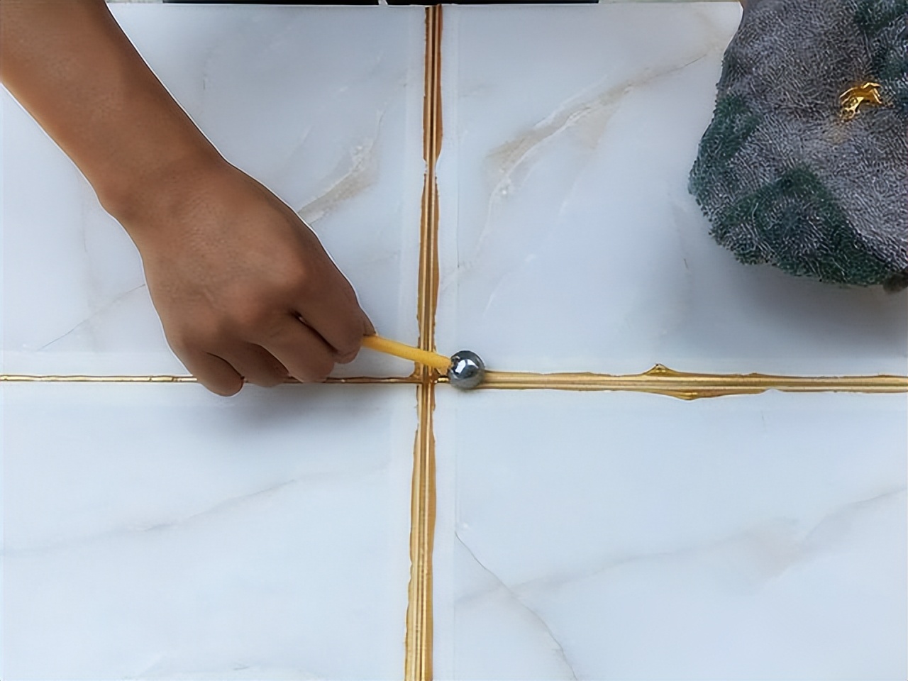 你以为铺完瓷砖就万事大吉了?当然不是,“美缝”也很重要!(图14) 瓷砖美缝施工_美缝剂选择技巧_卫生间瓷砖用美缝吗