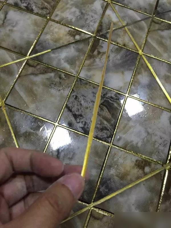 你以为铺完瓷砖就万事大吉了?当然不是,“美缝”也很重要!(图17) 瓷砖美缝施工_卫生间瓷砖用美缝吗_美缝剂选择技巧