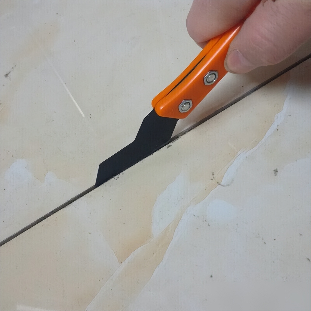 你以为铺完瓷砖就万事大吉了?当然不是,“美缝”也很重要!(图4) 瓷砖美缝施工_卫生间瓷砖用美缝吗_美缝剂选择技巧