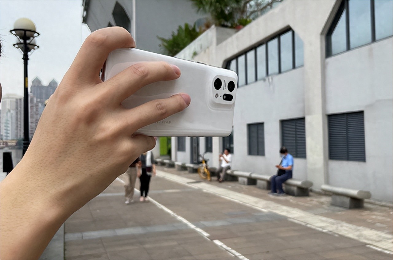 手机售后哪家更好？细究华为OPPO两大品牌，同城取送服务太贴心了