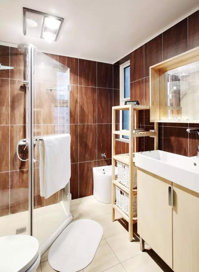 卫生间的40种装修方案,总有一种合你心意!(图36) 小卫生间浴缸设计_卫生间装修效果图_卫生间墩布池装修效果