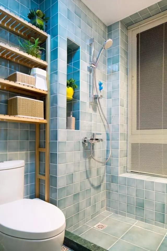 卫生间的40种装修方案,总有一种合你心意!(图43) 小卫生间浴缸设计_卫生间装修效果图_卫生间墩布池装修效果