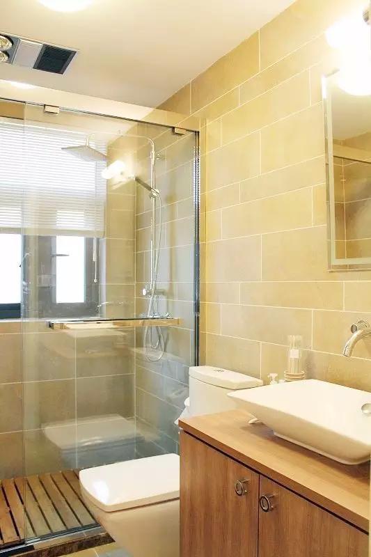 卫生间的40种装修方案,总有一种合你心意!(图49) 卫生间装修效果图_小卫生间浴缸设计_卫生间墩布池装修效果